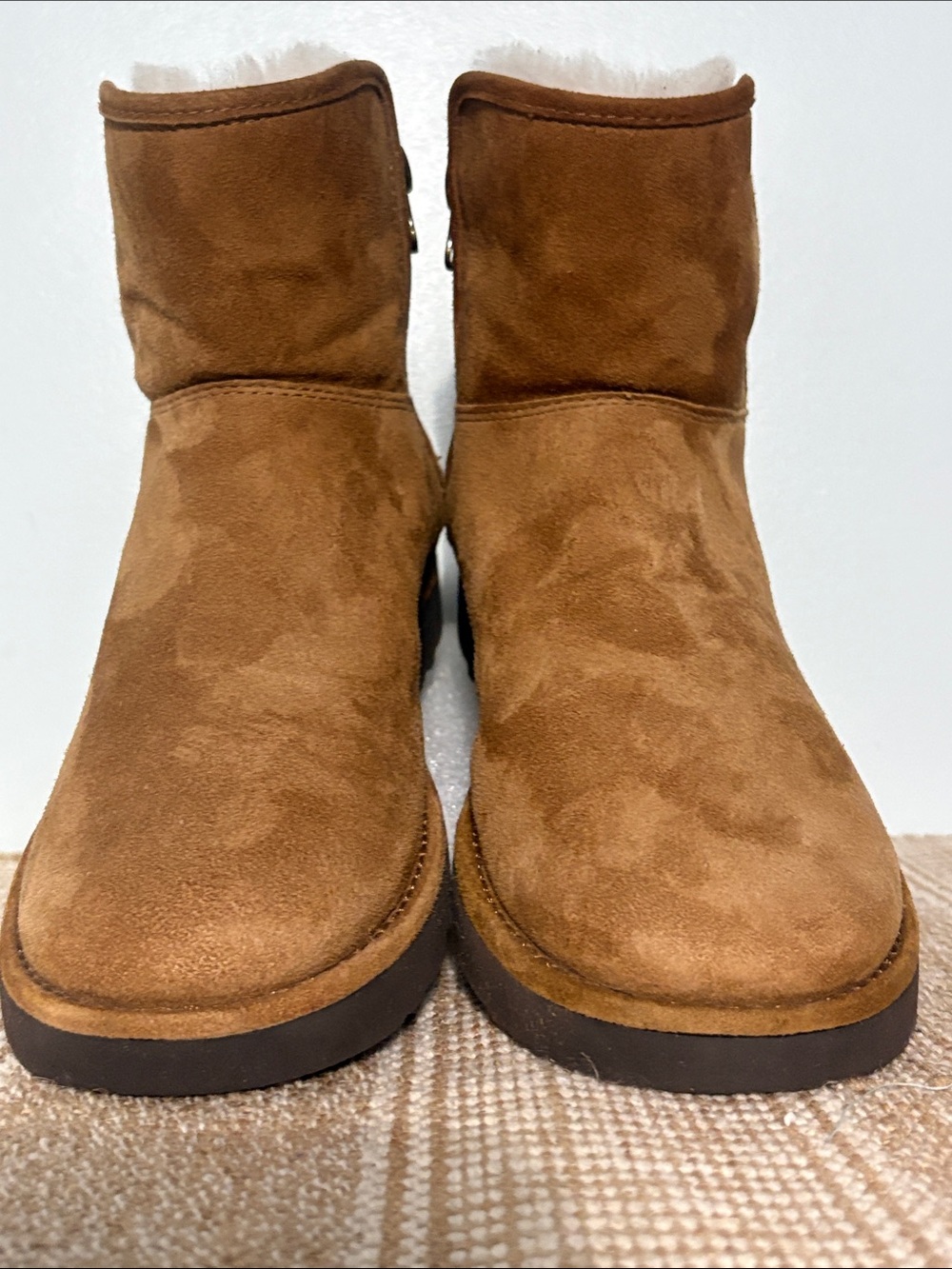 UGG Abree Mini; Classic Luxe Collection Side Zipper, Premium Suede Boots. Size-7